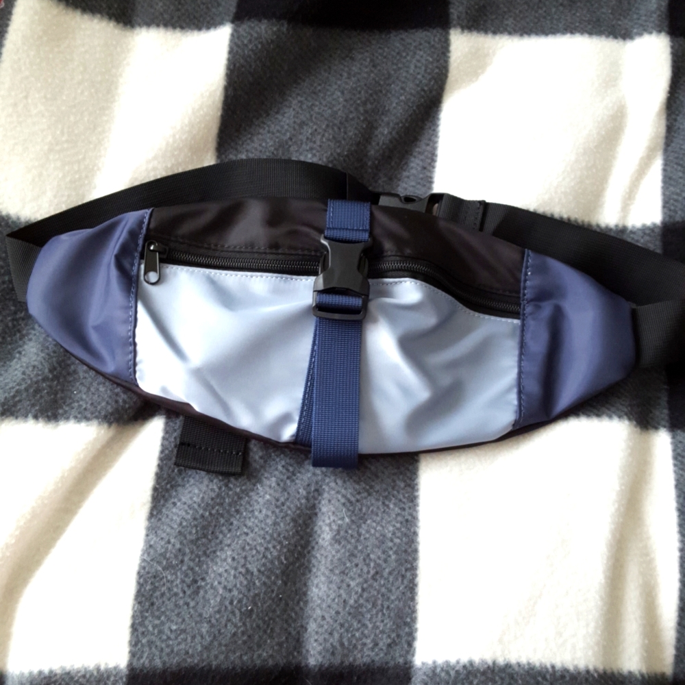 NWOT Gap waist bag